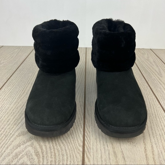 UGG Women's Fluff Mini Quilted Boots US6/EUR37 Black w/ White Logo Heel $160 - Picture 2 of 10